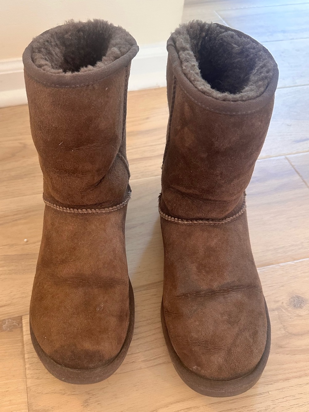 UGG Australia Brown Classic Short Suede Sheepskin Boots – Preowned